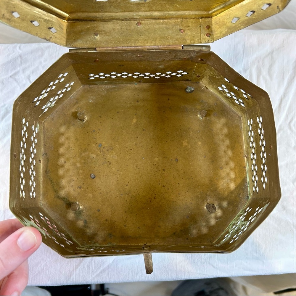 Vintage MCM Large Indian Made Brass Cut-Out Lotus Cricket Incense Box - Picture 10 of 15